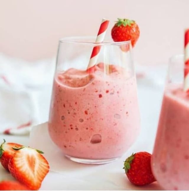 Yogurt & Strawberry Smoothie.